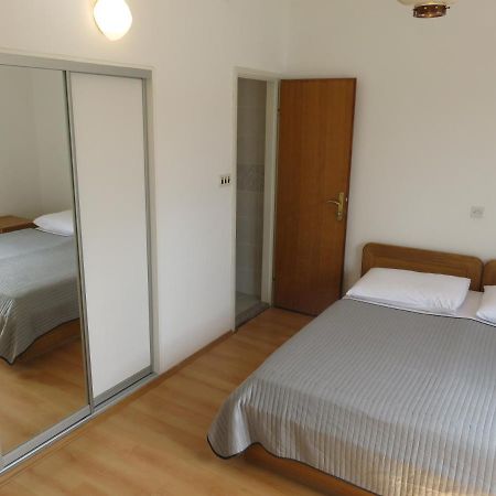 Apartmani Mm Starigrad Paklenica Exteriör bild