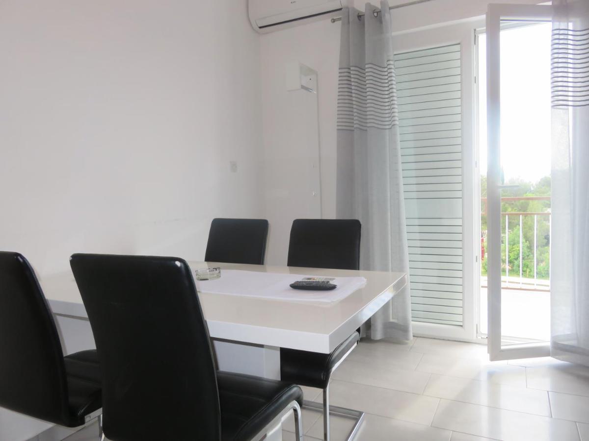 Apartmani Mm Starigrad Paklenica Exteriör bild