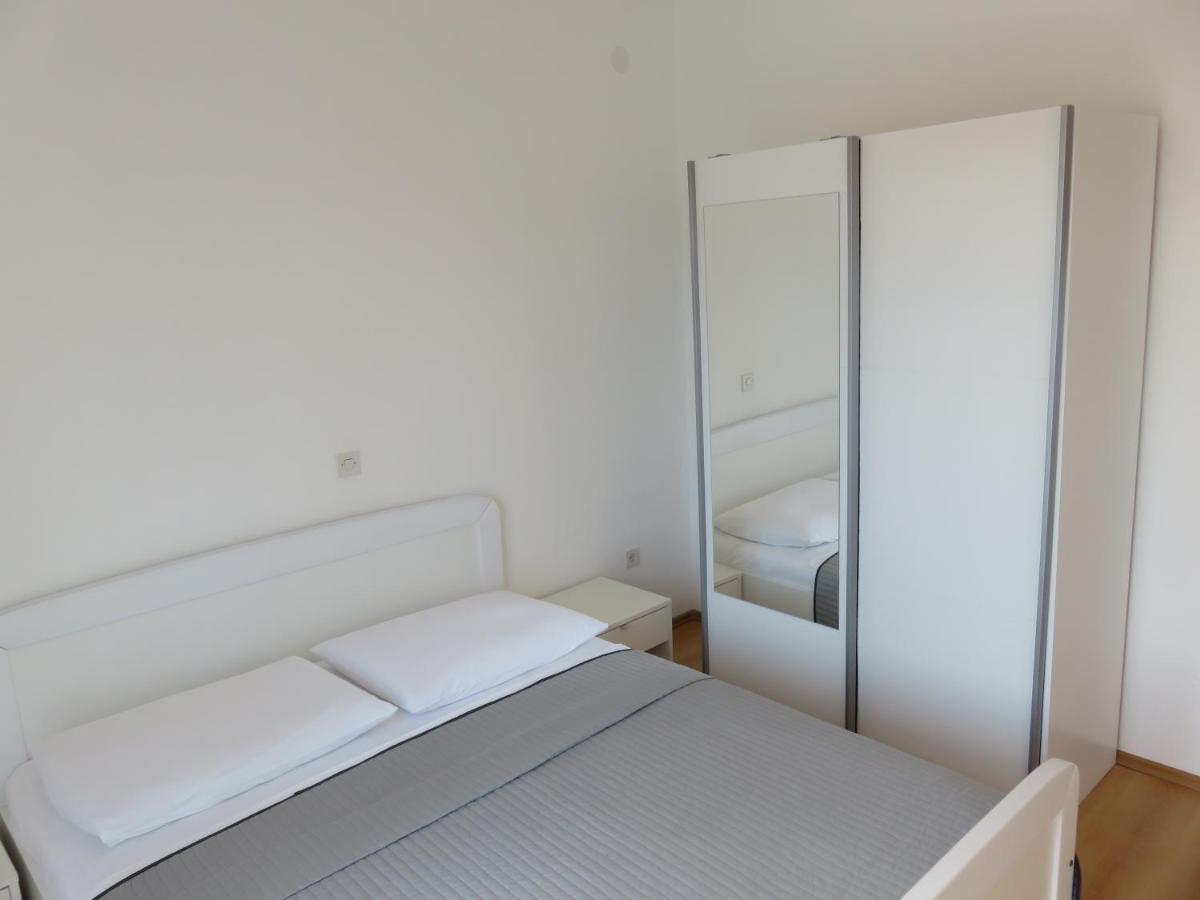 Apartmani Mm Starigrad Paklenica Exteriör bild