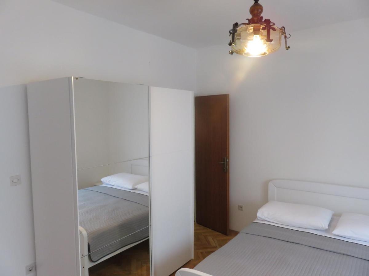 Apartmani Mm Starigrad Paklenica Exteriör bild