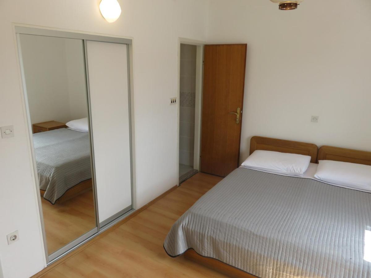 Apartmani Mm Starigrad Paklenica Exteriör bild