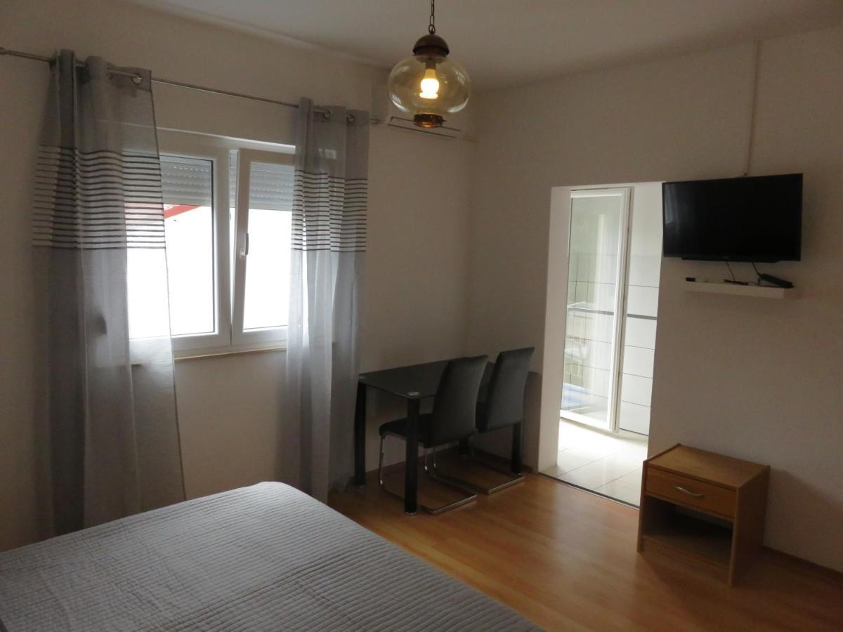Apartmani Mm Starigrad Paklenica Exteriör bild