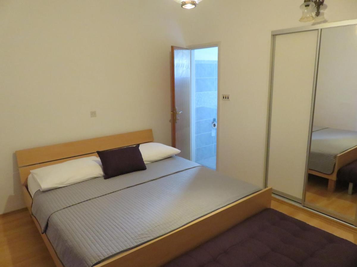 Apartmani Mm Starigrad Paklenica Exteriör bild