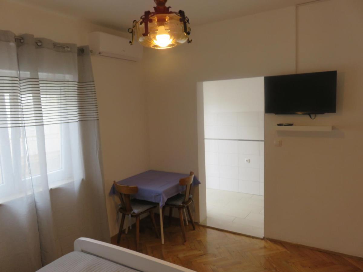 Apartmani Mm Starigrad Paklenica Exteriör bild