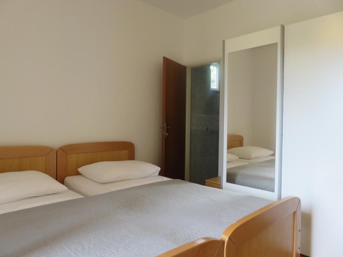 Apartmani Mm Starigrad Paklenica Exteriör bild