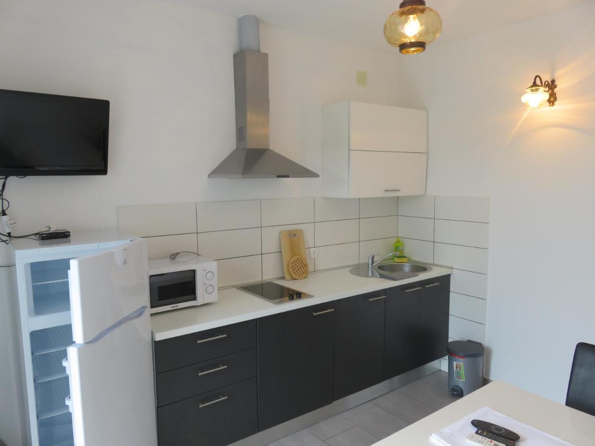 Apartmani Mm Starigrad Paklenica Exteriör bild